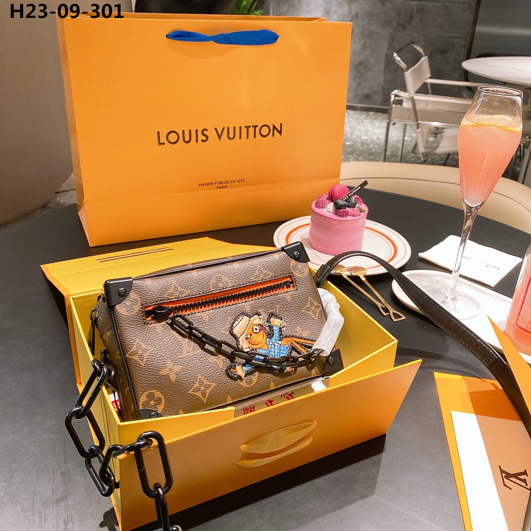 LV MINI SOFT TRUNK WALLET MONOGRAM 18CM M80159