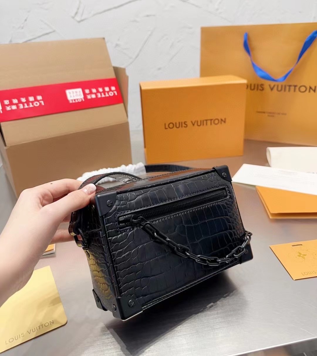 LV MINI SOFT TRUNK BLACK CROCODILE 18CM N98247