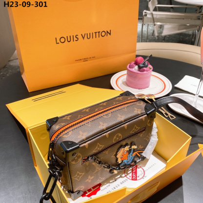 LV MINI SOFT TRUNK WALLET MONOGRAM 18CM M80159