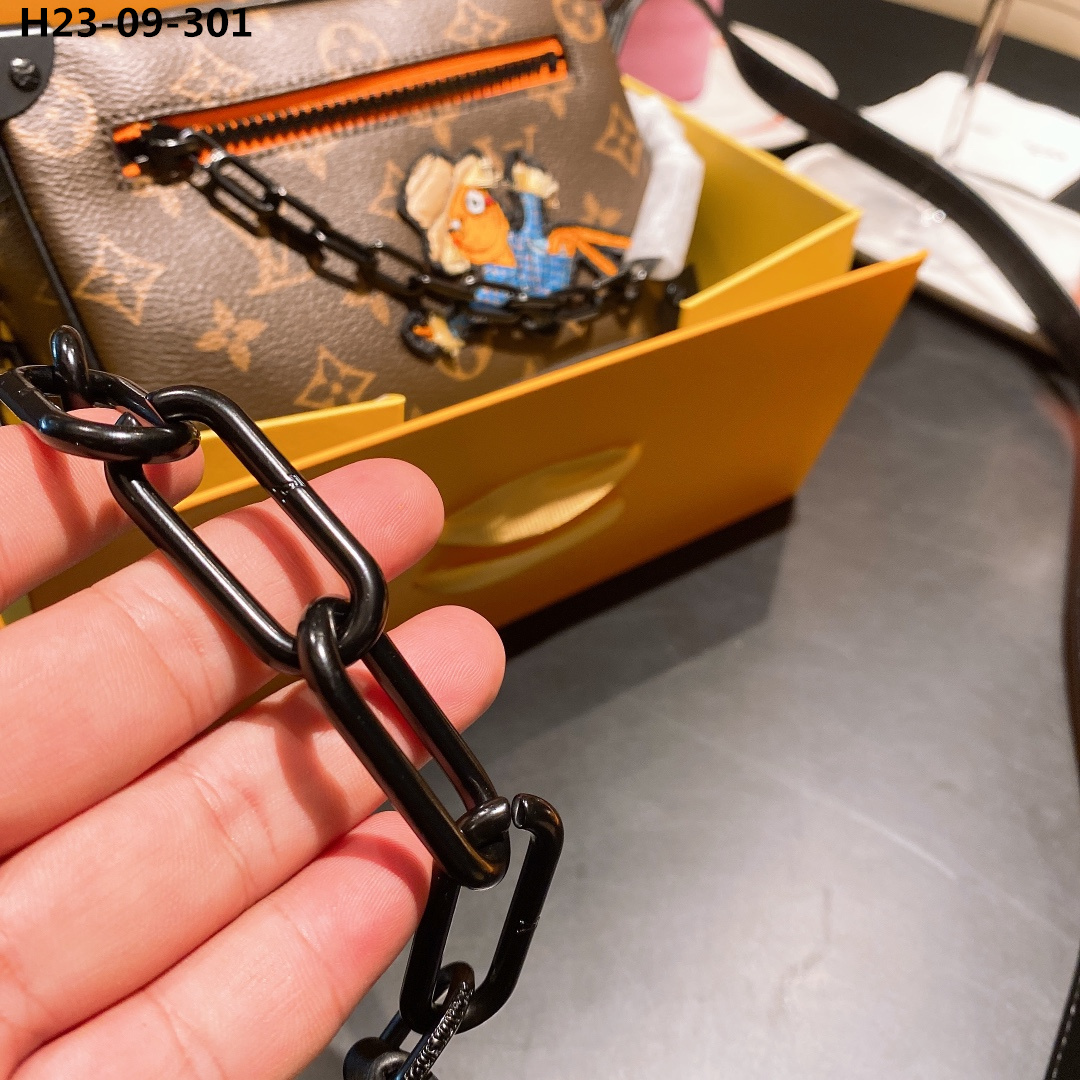 LV MINI SOFT TRUNK WALLET MONOGRAM 18CM M80159