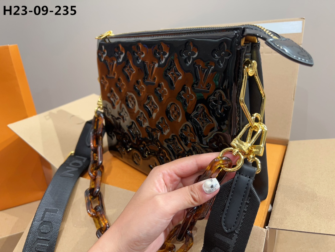 LV COUSSIN PM BAG BLACK 27CM M22614