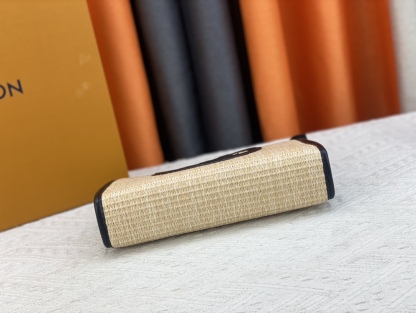 LV NATURAL RAFFIA TOILETRY POUCH ON CHAIN BLACK 17CM M81366