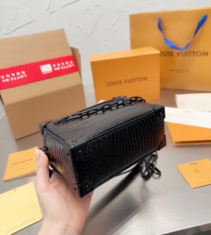 LV MINI SOFT TRUNK BLACK CROCODILE 18CM N98247