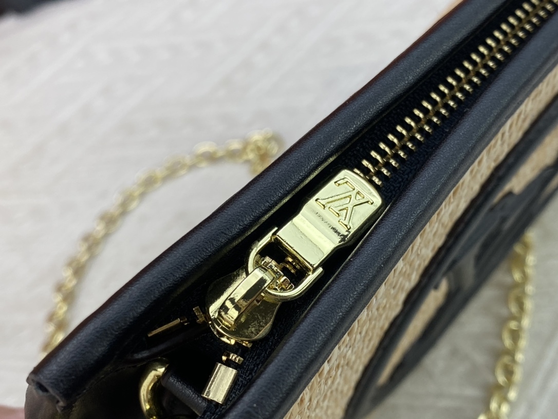 LV NATURAL RAFFIA TOILETRY POUCH ON CHAIN BLACK 17CM M81366