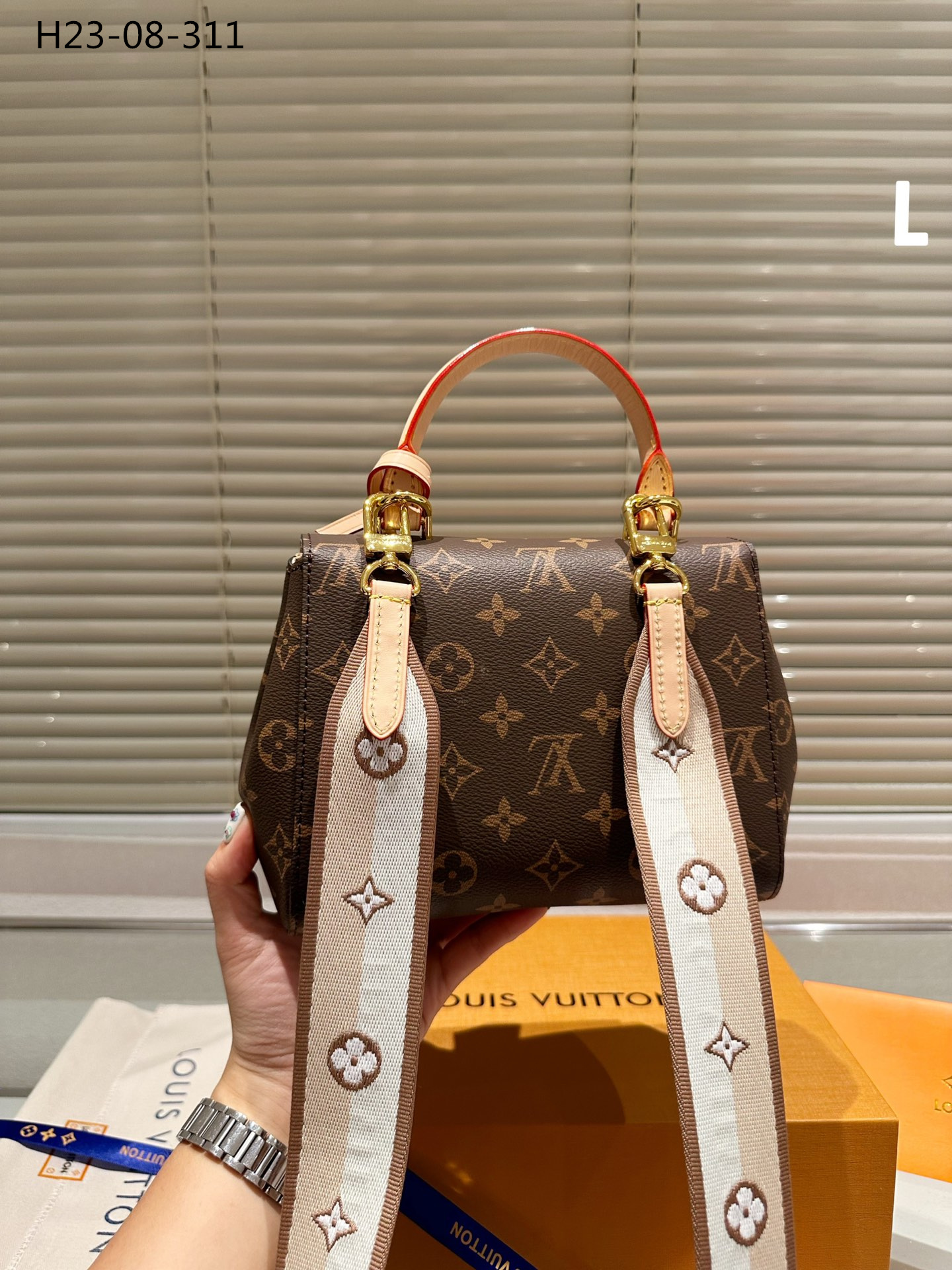 LV CLUNY MINI MONOGRAM CANVAS 20CM M46055