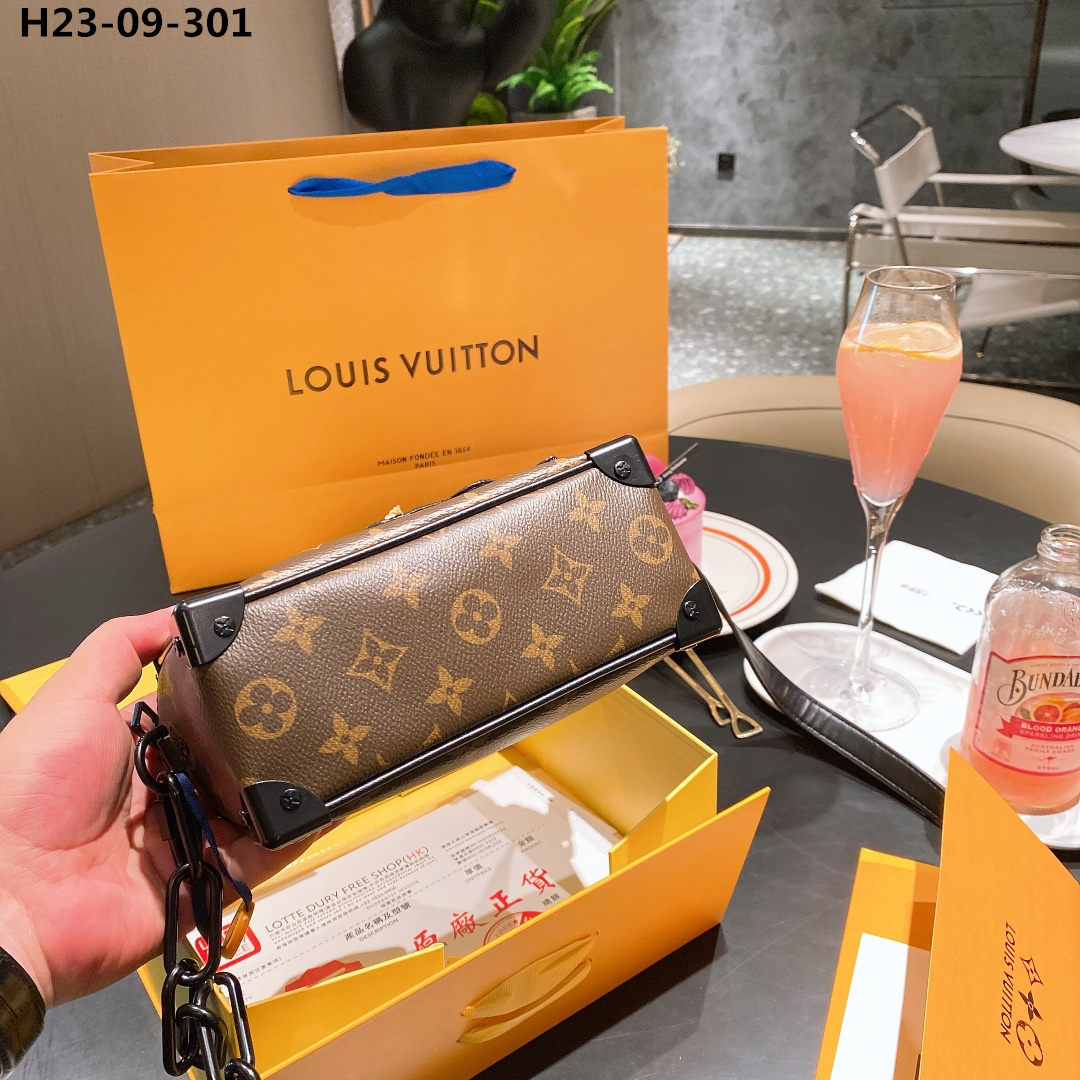 LV MINI SOFT TRUNK WALLET MONOGRAM 18CM M80159