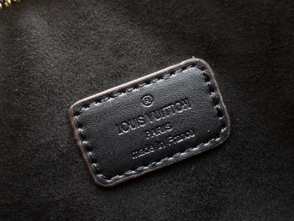 LV NATURAL RAFFIA TOILETRY POUCH ON CHAIN BLACK 17CM M81366