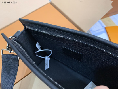 LV GASTON BAG BLACK 22CM M81124