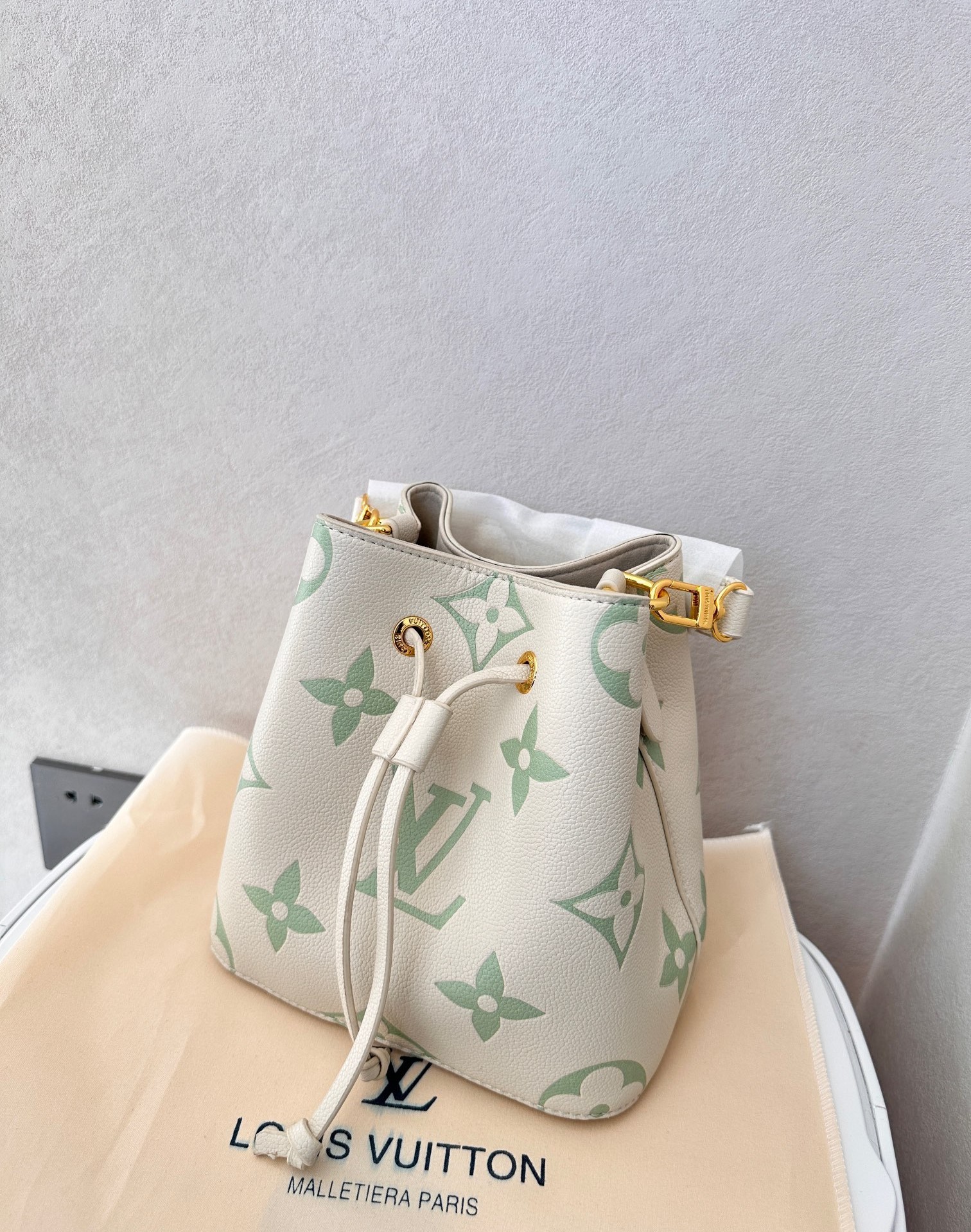 LV NEONOE BB MILKY WAY GREEN 20CM M24048