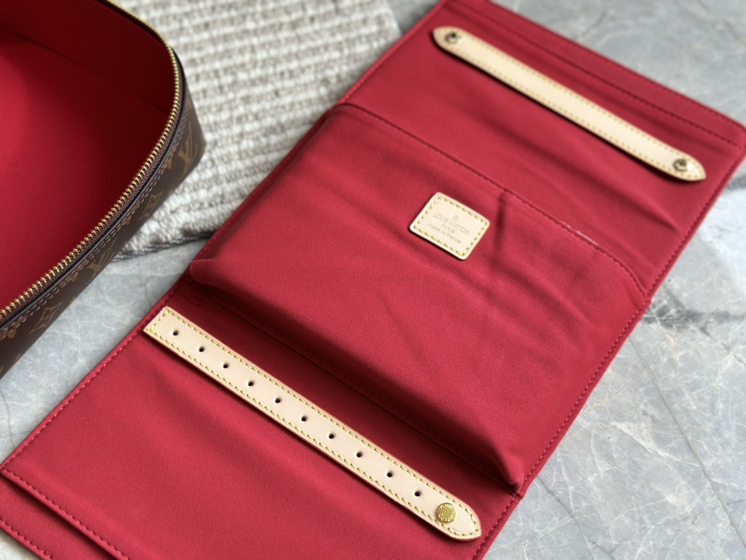 LV LV NICE JEWELRY CASE BROWN 23CM