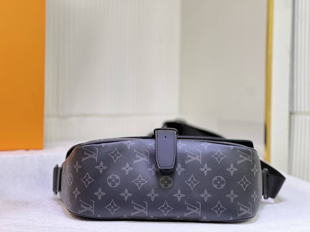 LV MONTSOURIS MONOGRAM MESSANGER BAG BLACK 34CM