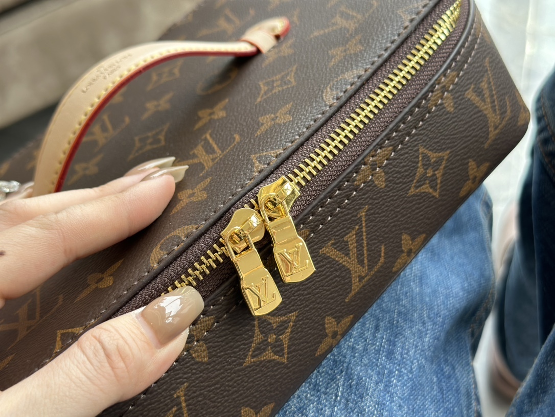 LV LV NICE JEWELRY CASE BROWN 23CM