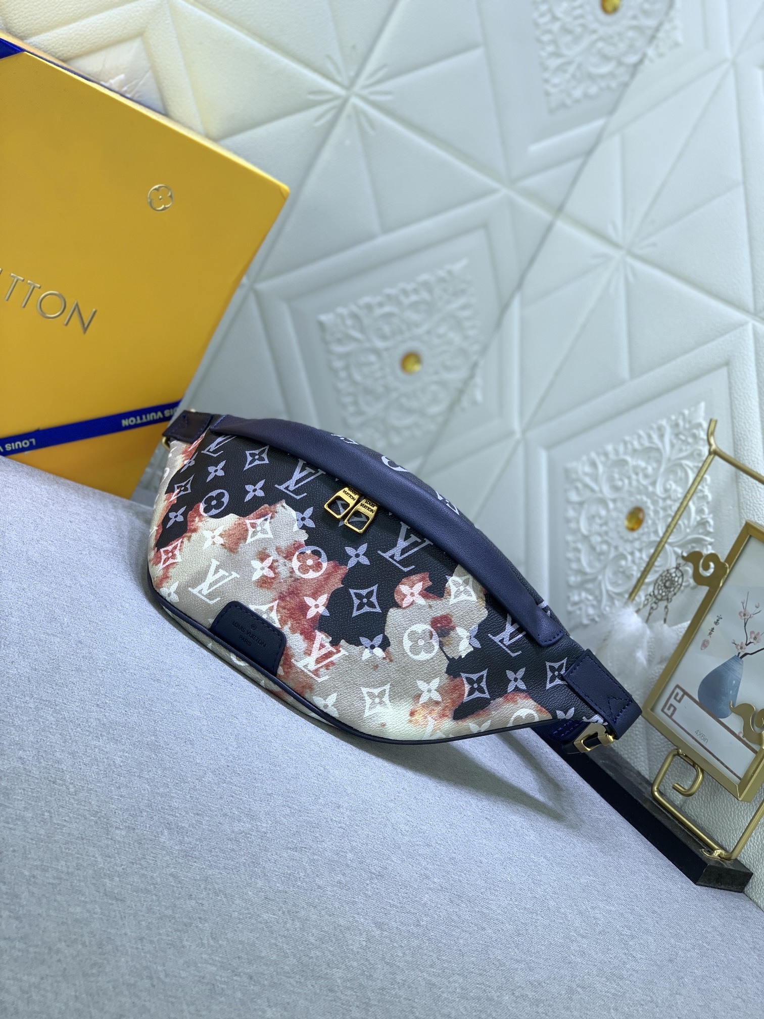 LV DISCOVERY BUMBAG PM INK BLUE 44CM M23905