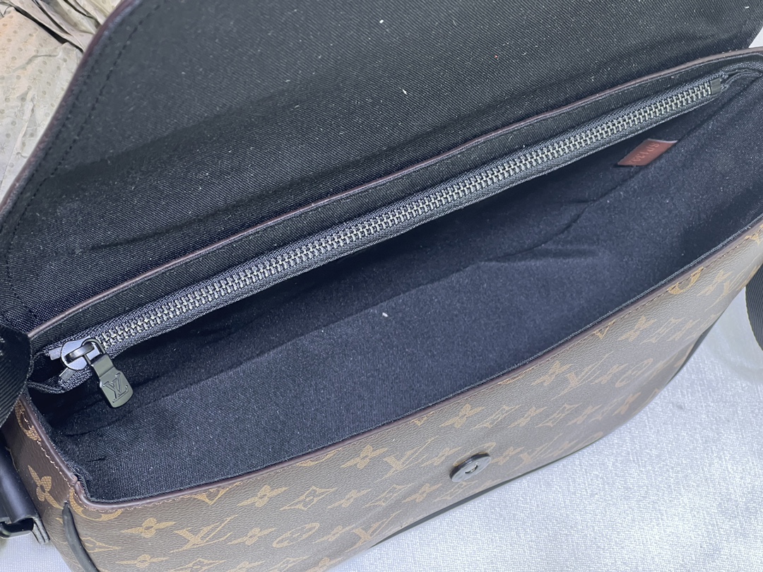 LV MONTSOURIS MONOGRAM MESSANGER BAG BROWN 34CM