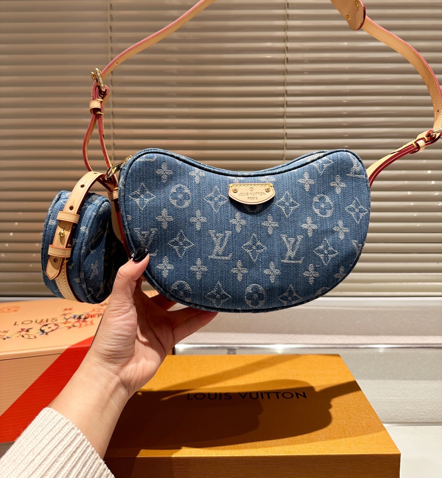 LV CROISSANT MM MONOGRAM DENIM 25CM M46856