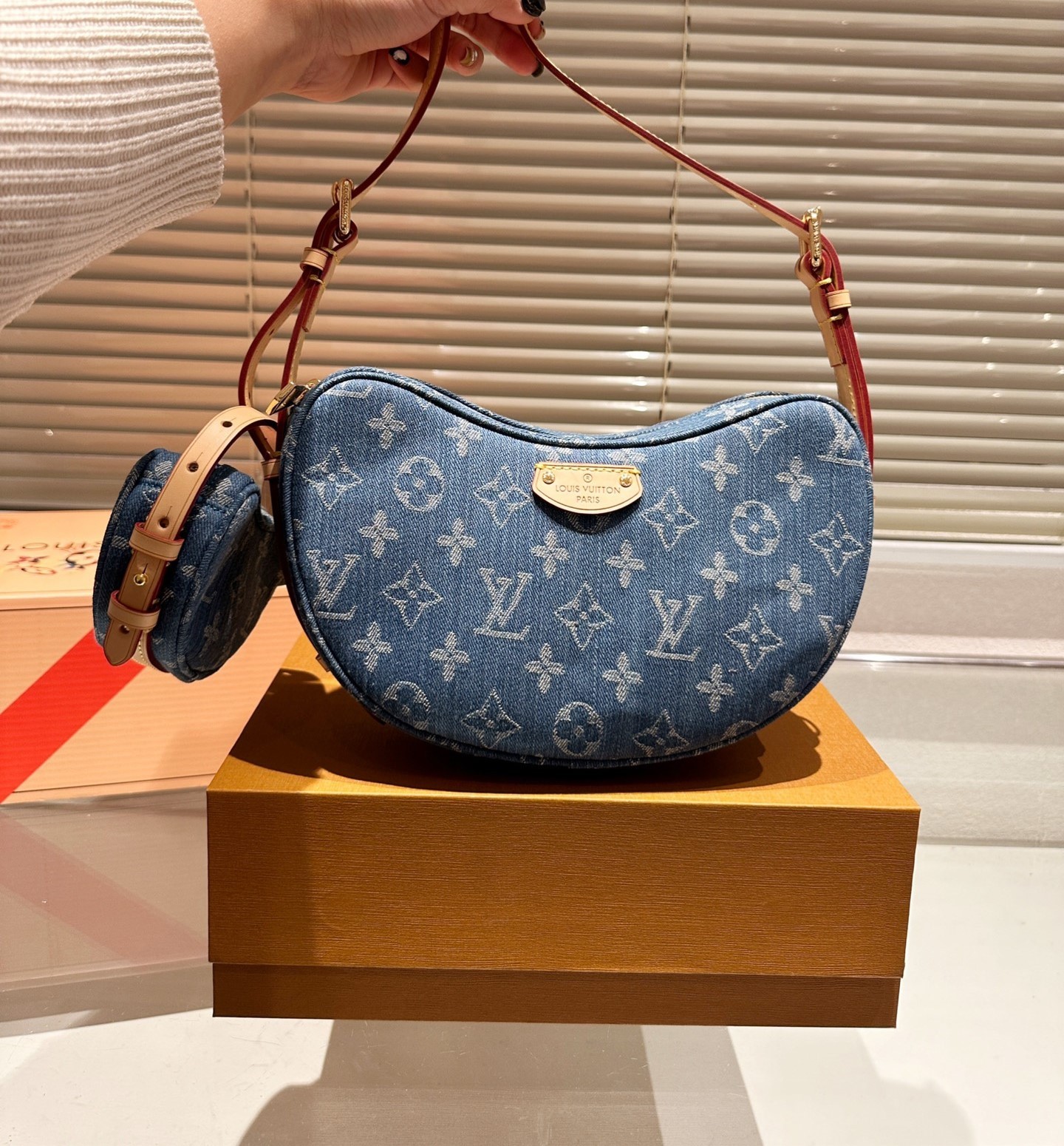 LV CROISSANT MM MONOGRAM DENIM 25CM M46856