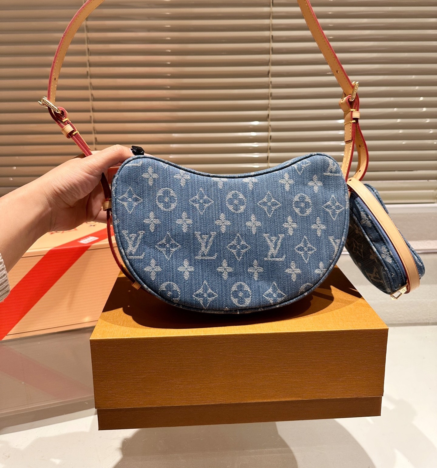 LV CROISSANT MM MONOGRAM DENIM 25CM M46856