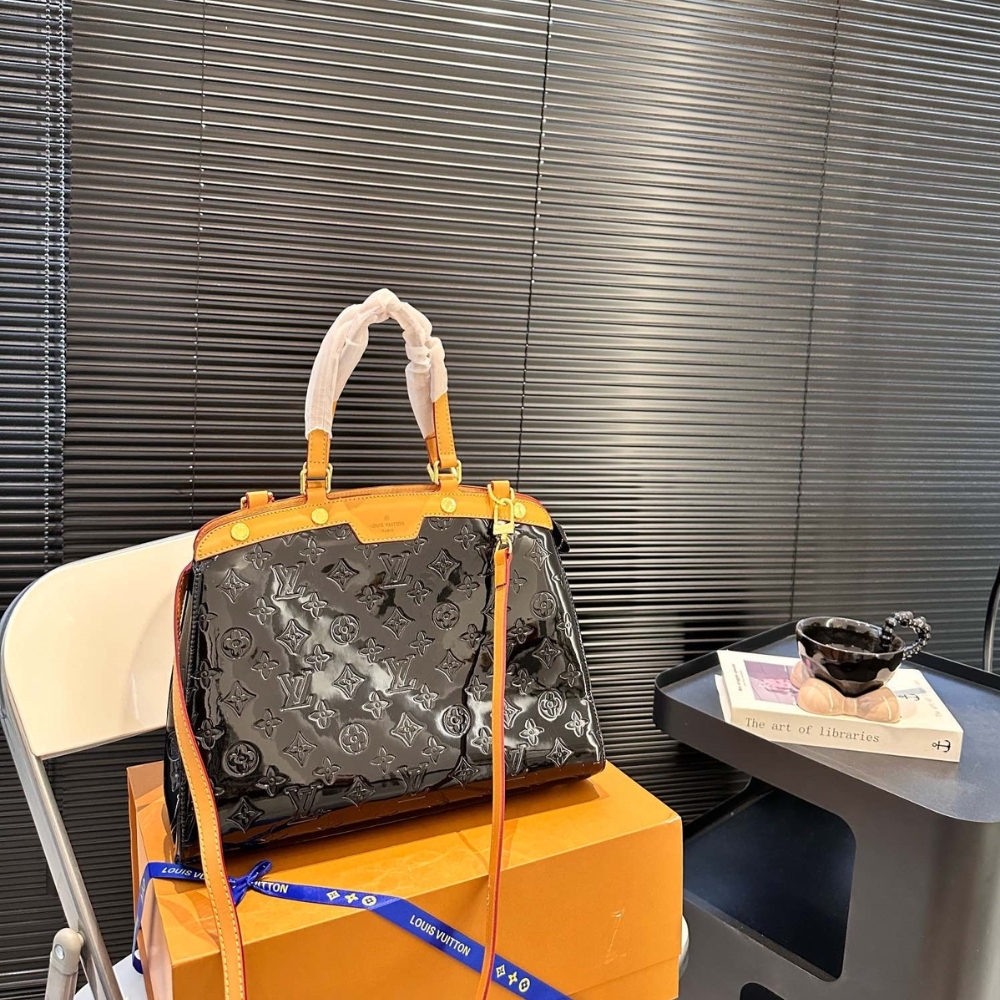 LV MAGNETIQUE MONOGRAM VERNIS BREA MM BAG BLACK 33CM