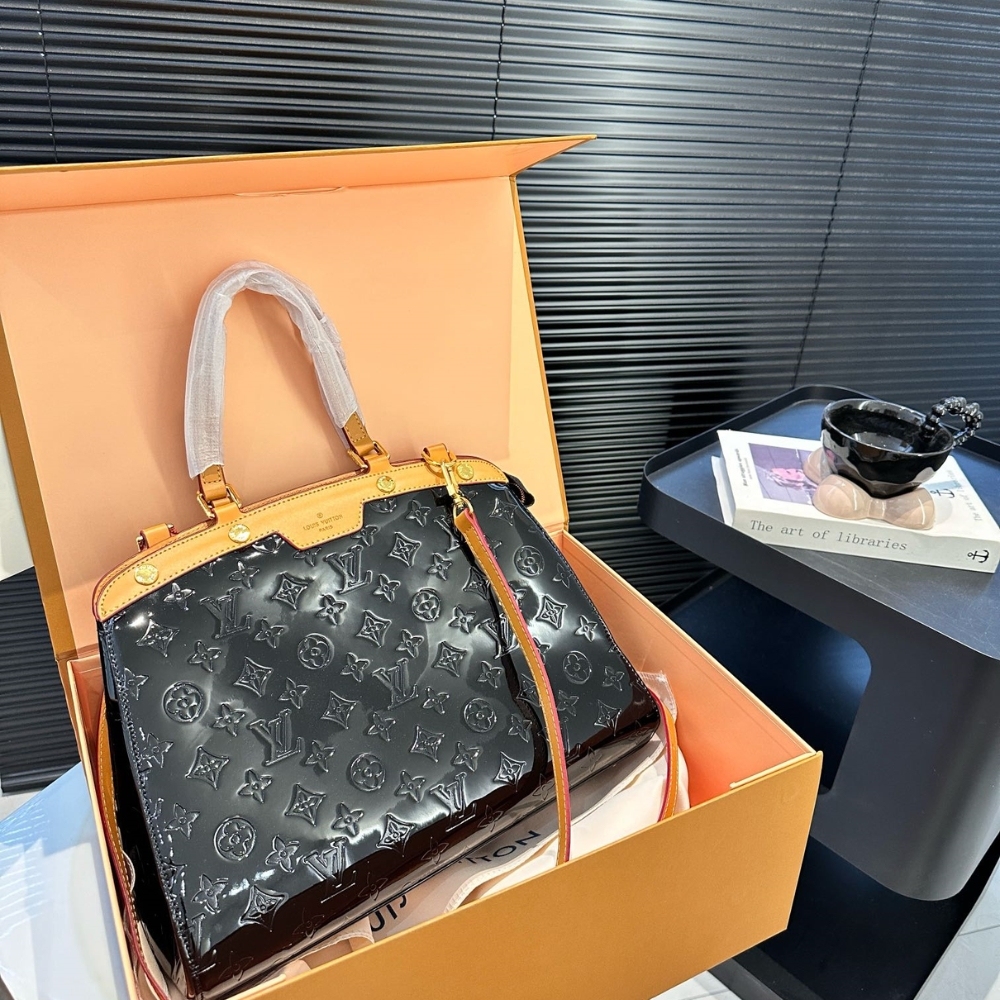 LV MAGNETIQUE MONOGRAM VERNIS BREA MM BAG BLACK 33CM