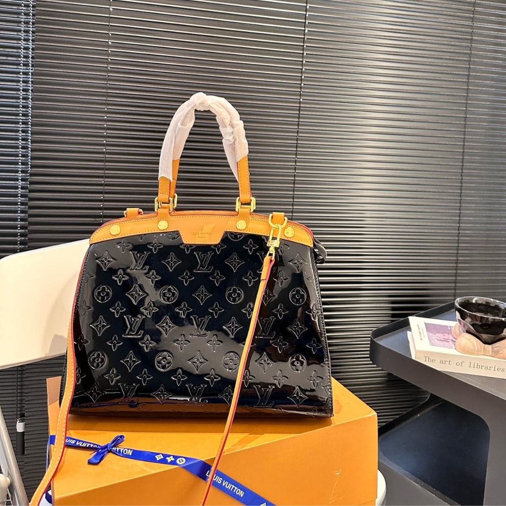 LV MAGNETIQUE MONOGRAM VERNIS BREA MM BAG BLACK 33CM