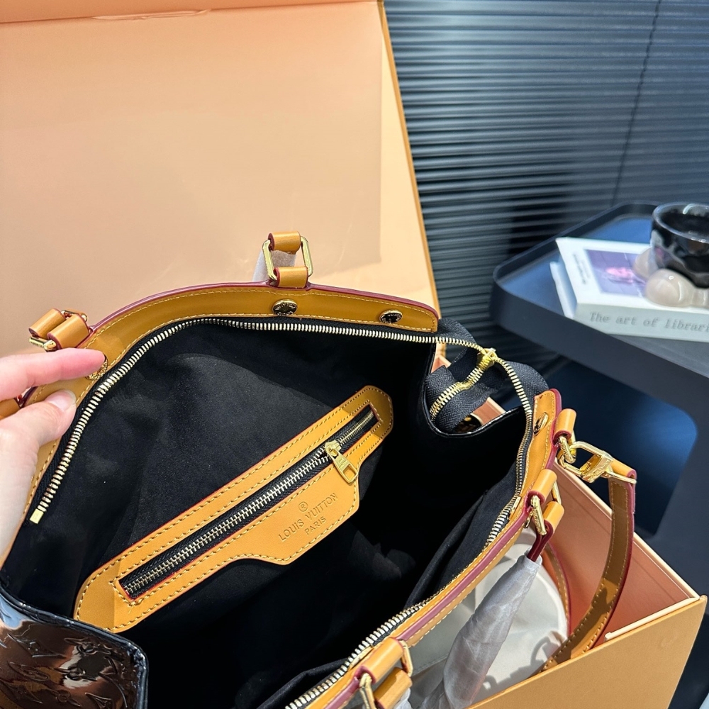 LV MAGNETIQUE MONOGRAM VERNIS BREA MM BAG BLACK 33CM