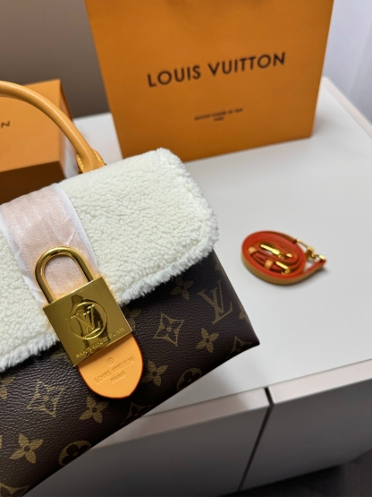 LV LOCKY BB 20CM M46318