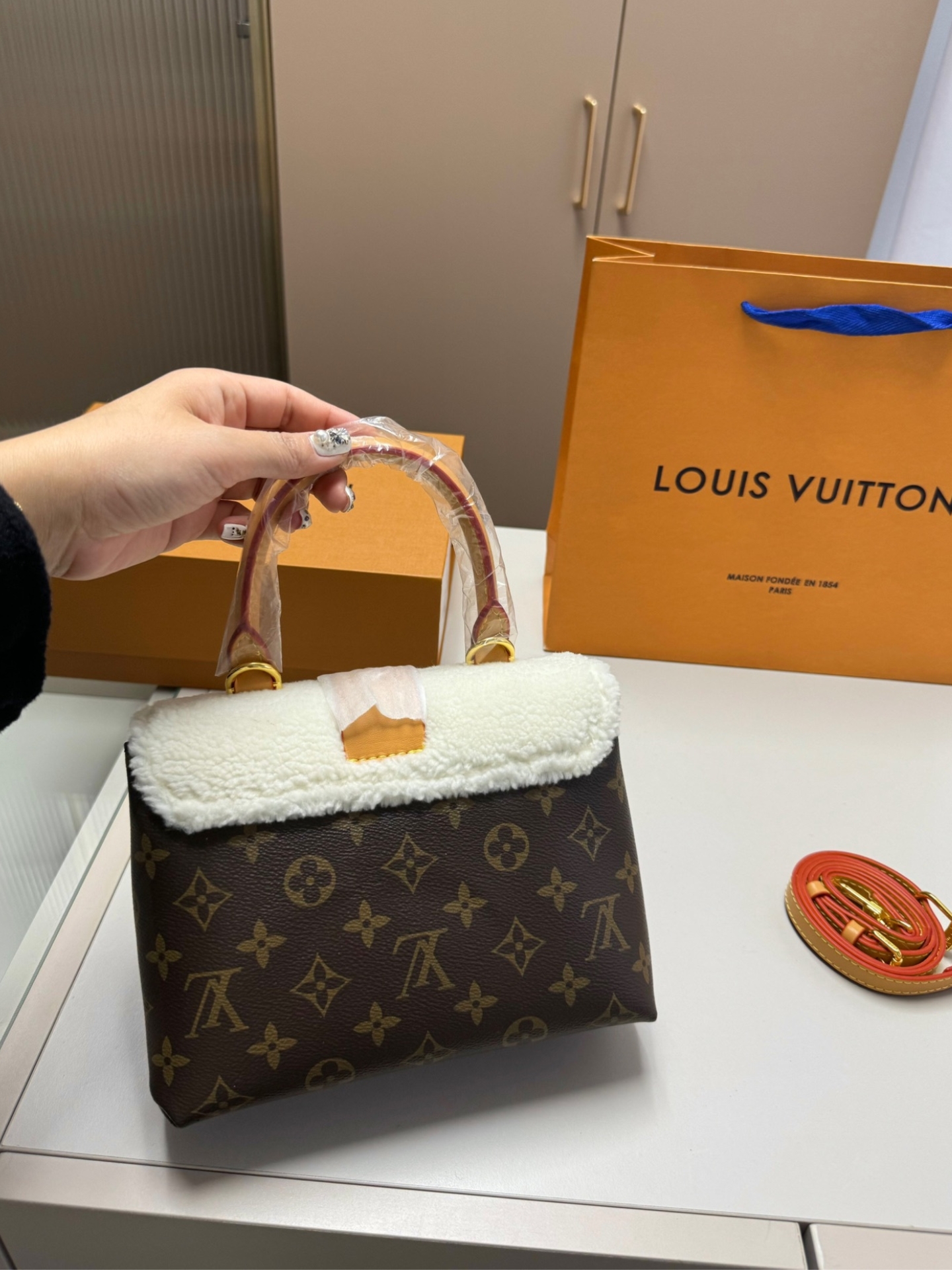 LV LOCKY BB 20CM M46318