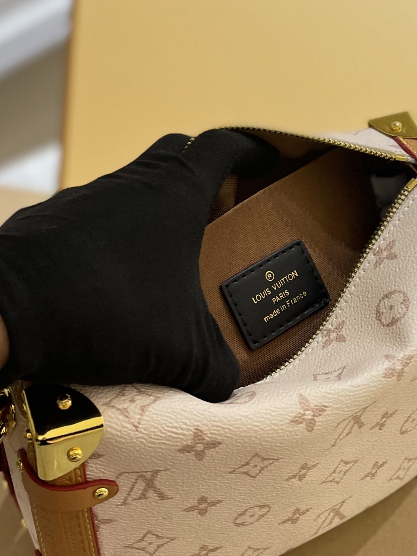 LV SIDE TRUNK MM OTHER MONOGRAM CANVAS 24CM M46907