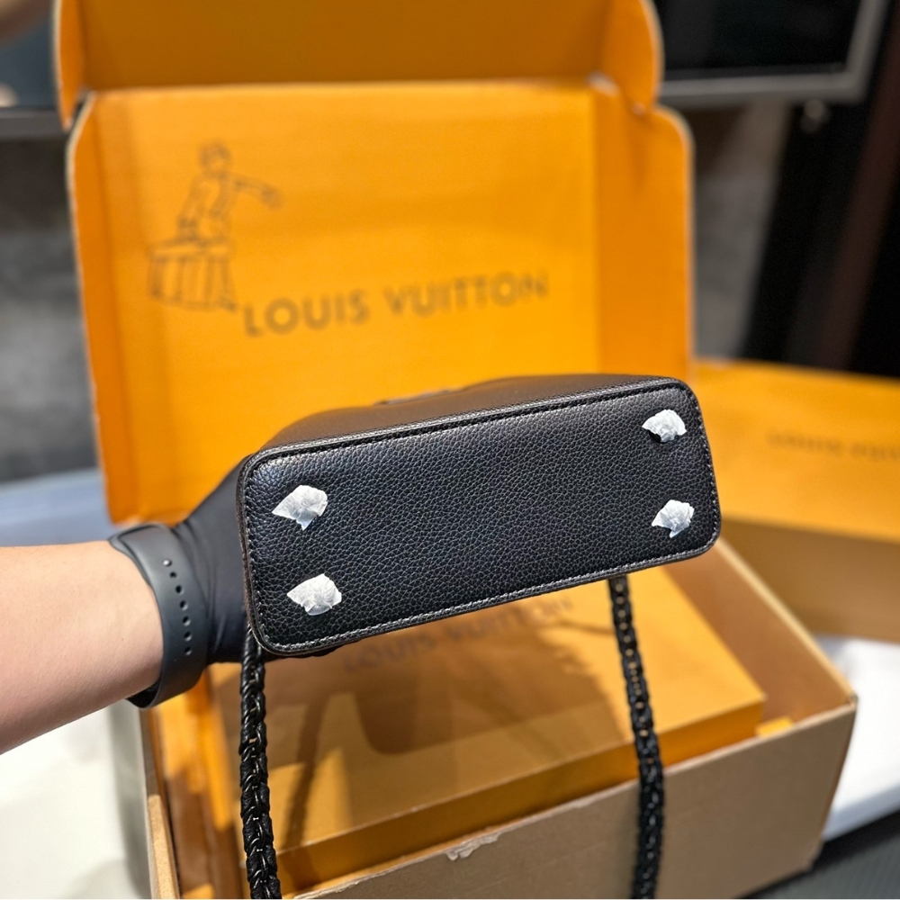 LV CAPUCINES EAST WEST MINI OPTIC BLACK 19CM M23955
