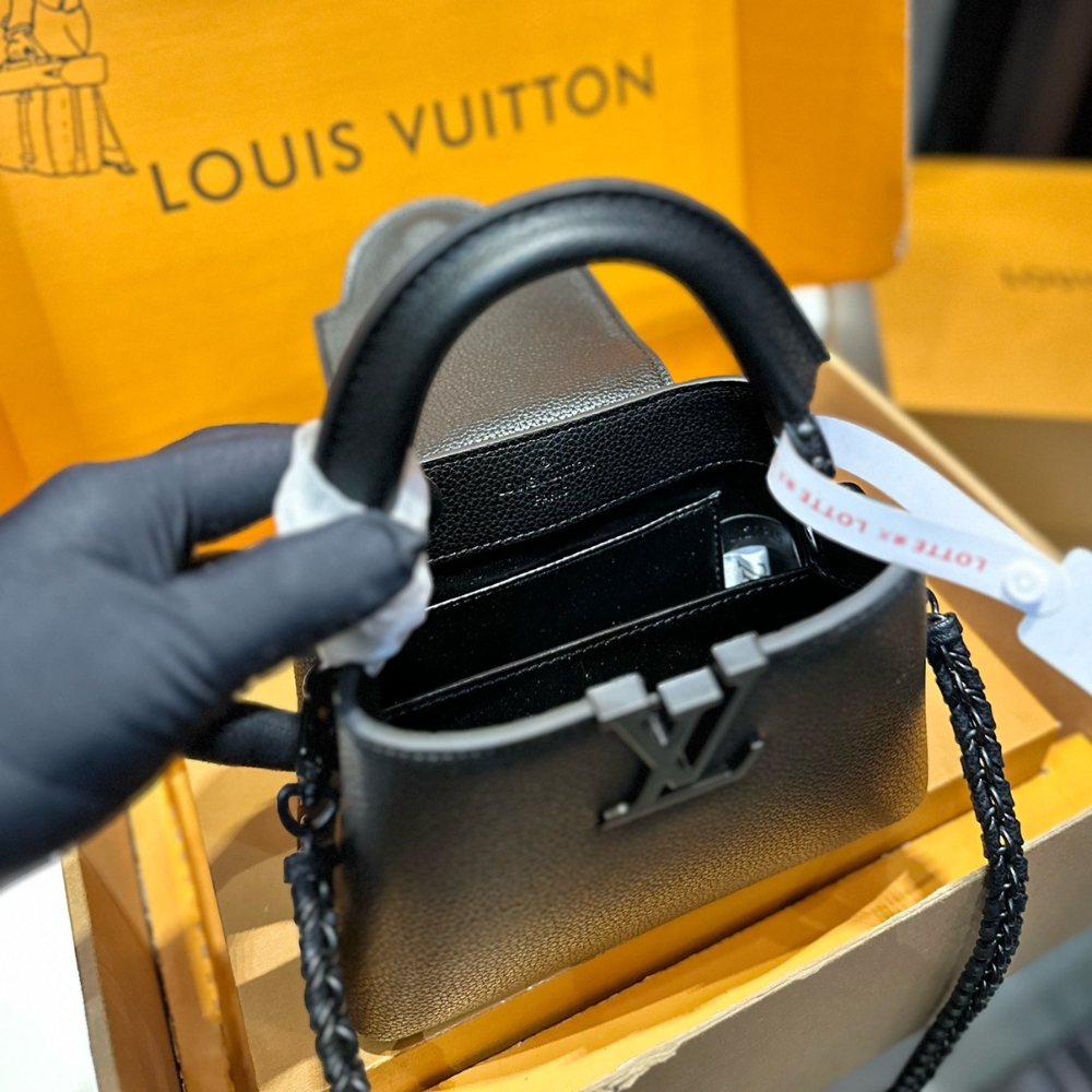 LV CAPUCINES EAST WEST MINI OPTIC BLACK 19CM M23955