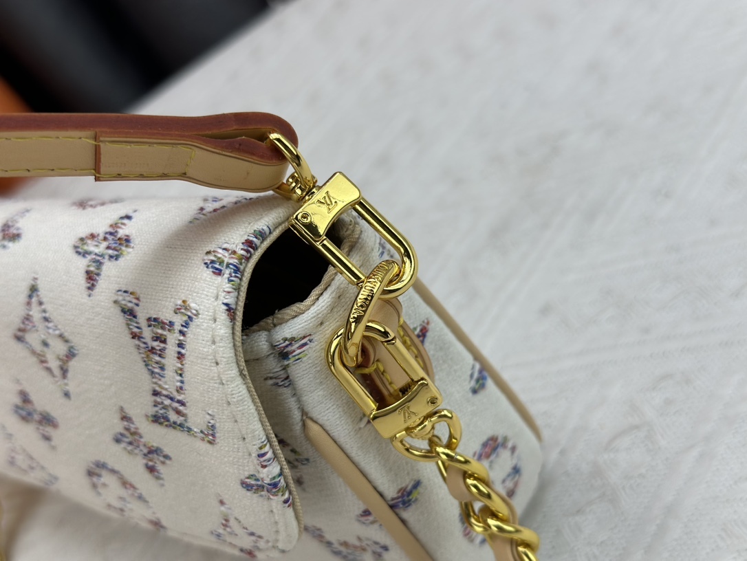 LV WALLET ON CHAIN IVY MULTICOLOR WHITE 23CM M83499