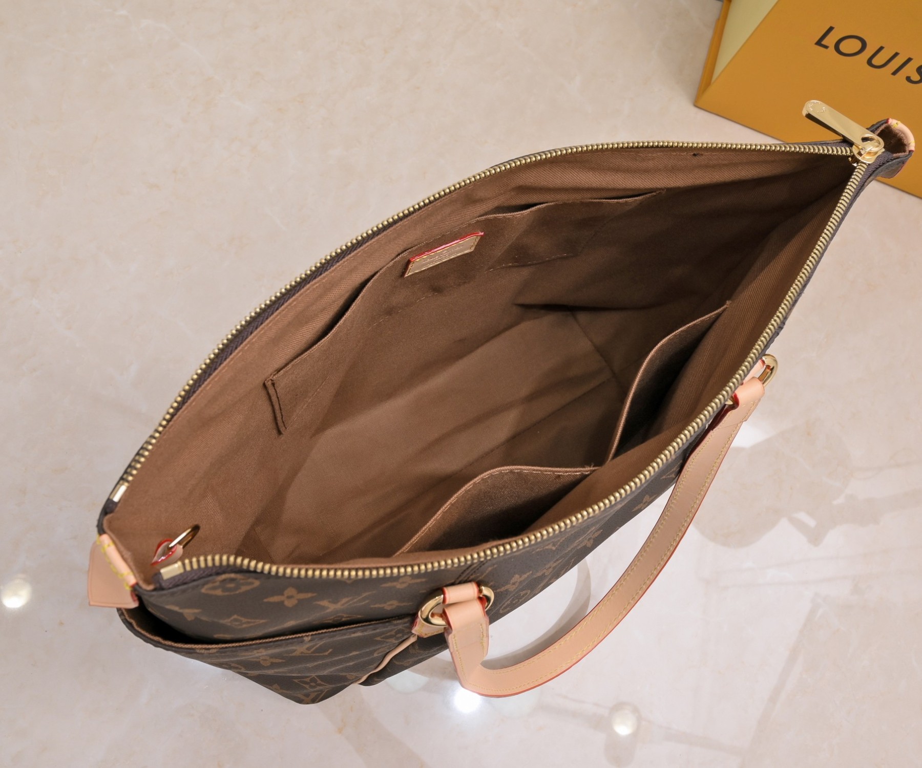 LV TOTALLY MONOGRAM CANVAS MM 43CM