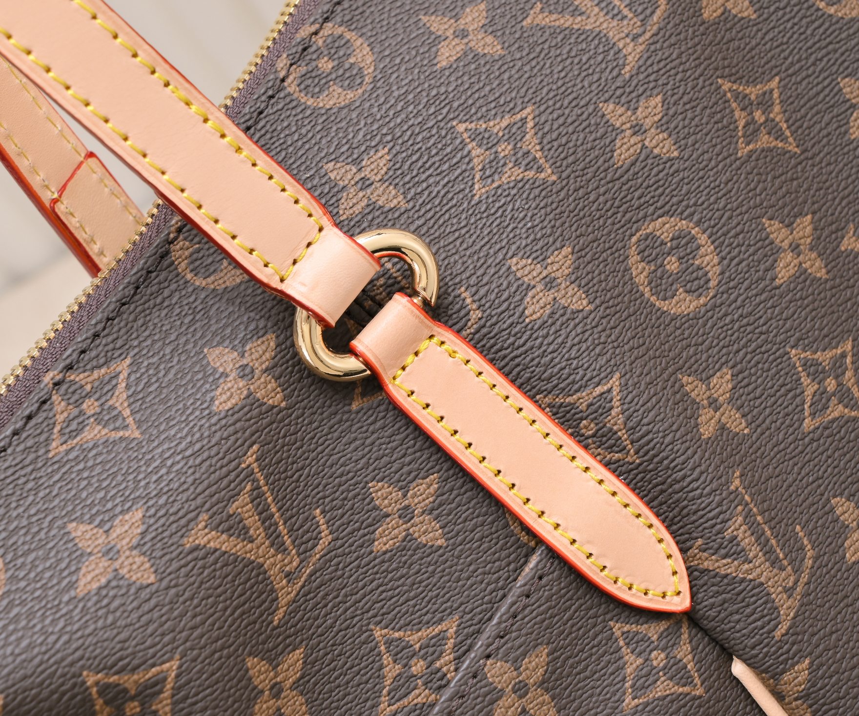 LV TOTALLY MONOGRAM CANVAS MM 43CM