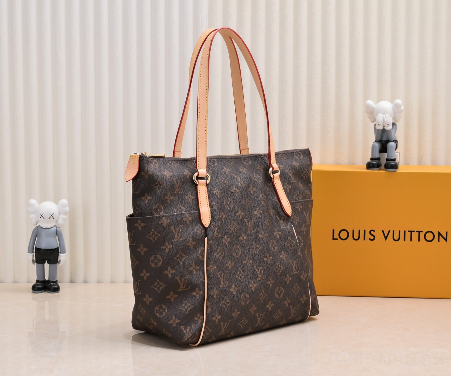 LV TOTALLY MONOGRAM CANVAS MM 43CM