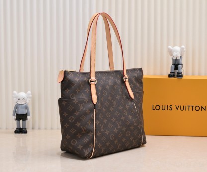 LV TOTALLY MONOGRAM CANVAS MM 43CM