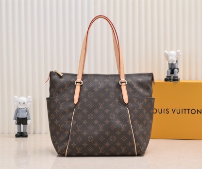 LV TOTALLY MONOGRAM CANVAS MM 43CM