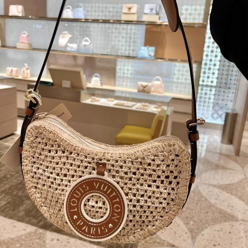 LV CROISSANT MM NATURAL 26CM M24811