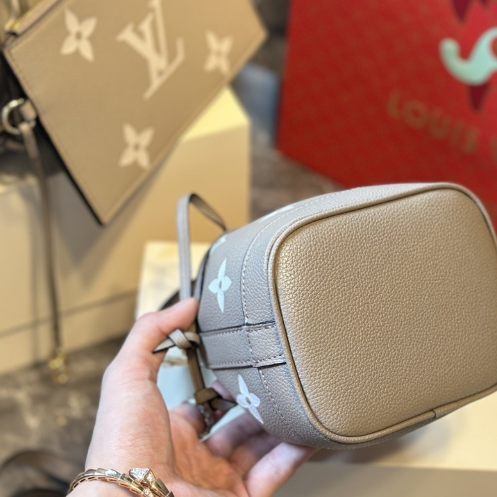 LV NÉONOÉ MM CREAM 25CM M45555