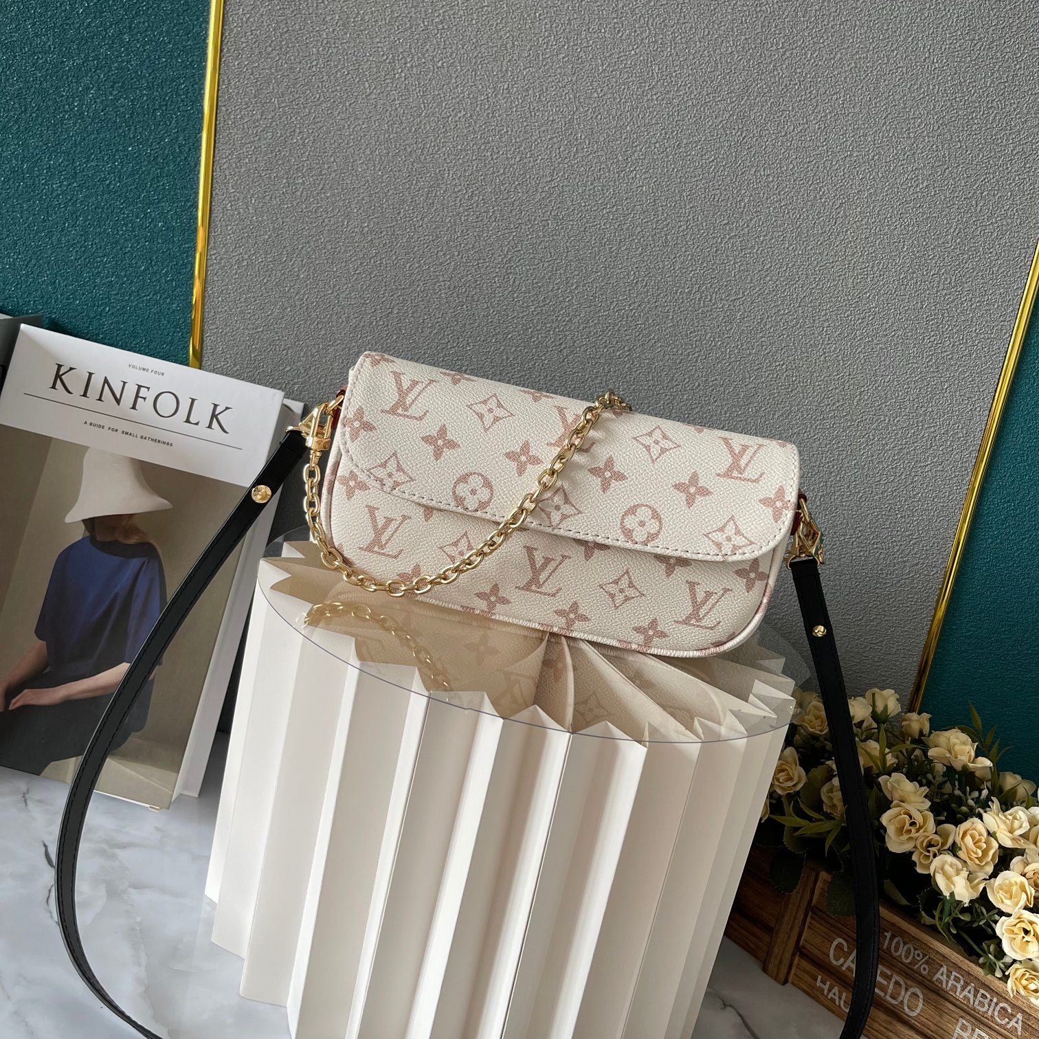 LV WALLET ON CHAIN IVY MONOGRAM CANVAS CREAM 23CM M83091