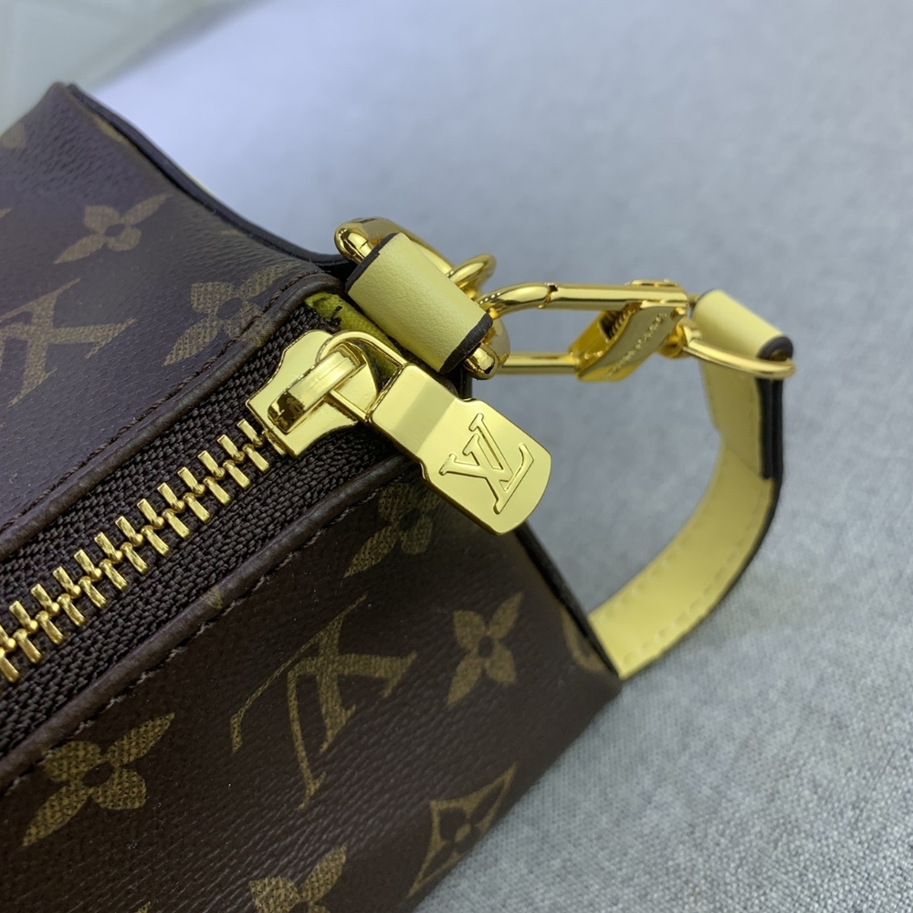 LV VANITY CASE PM 22CM M46758