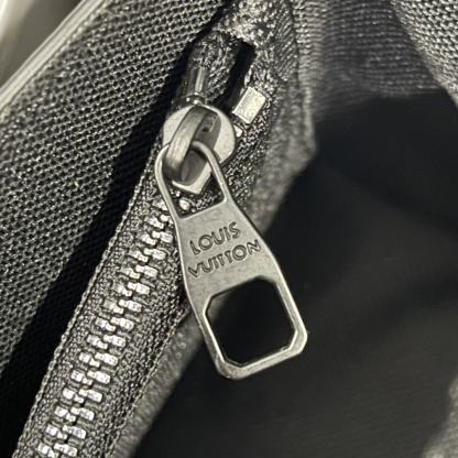 LV FASTLINE WEARABLE WALLET BLACK 17.3CM M82085