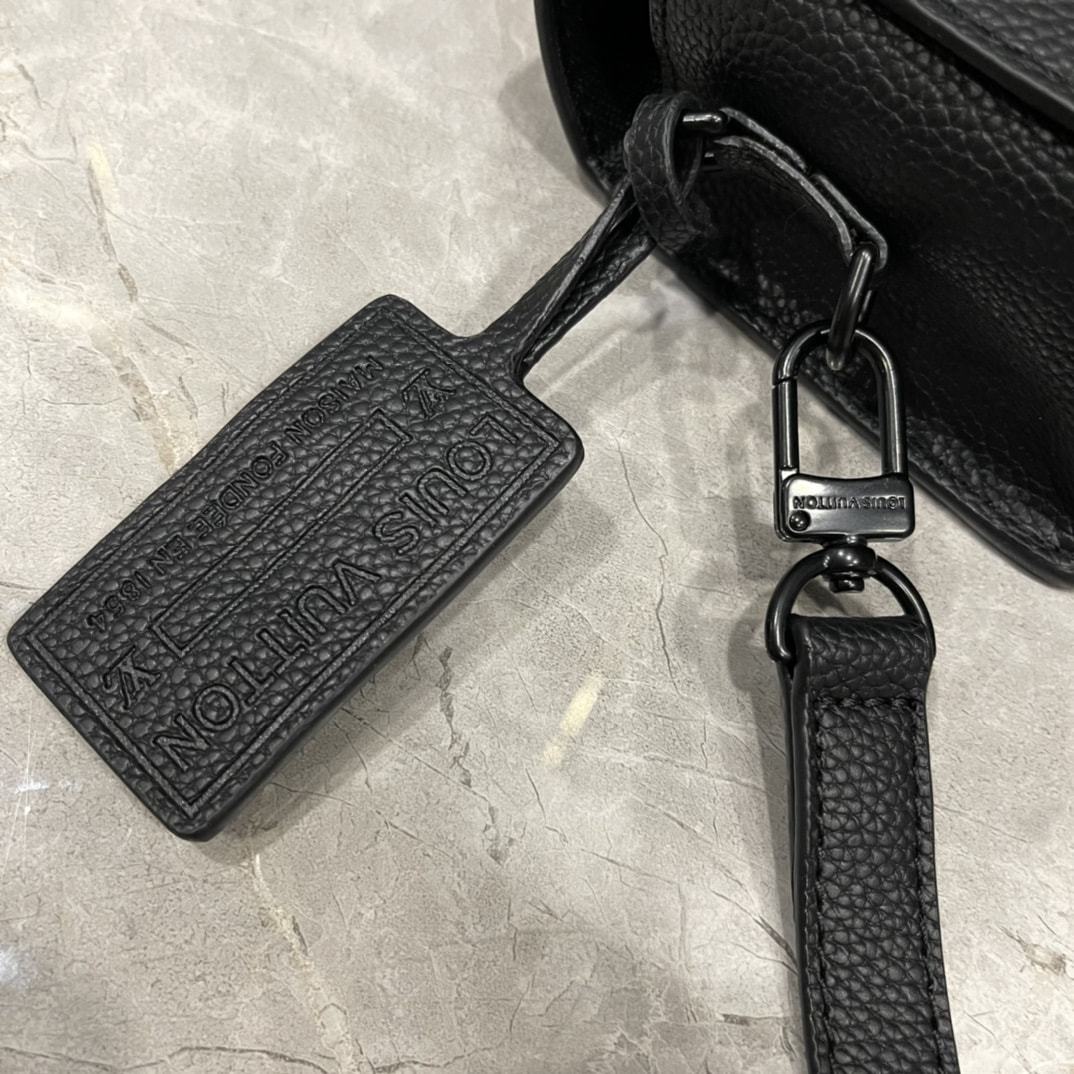 LV FASTLINE WEARABLE WALLET BLACK 17.3CM M82085