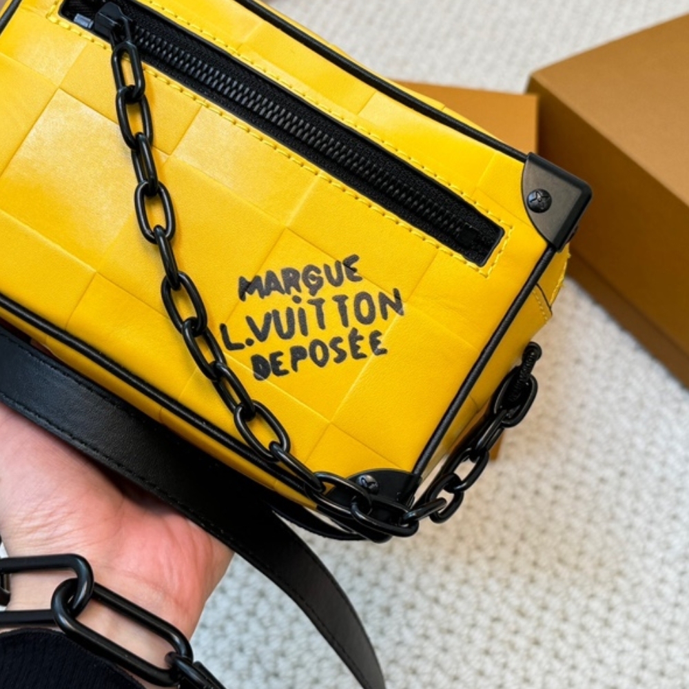 LV MINI SOFT TRUNK YELLOW 18CM M83558