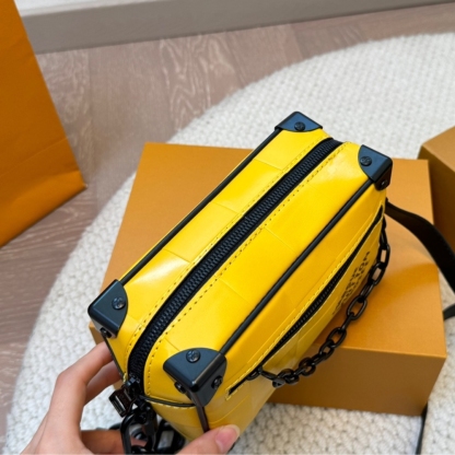 LV MINI SOFT TRUNK YELLOW 18CM M83558