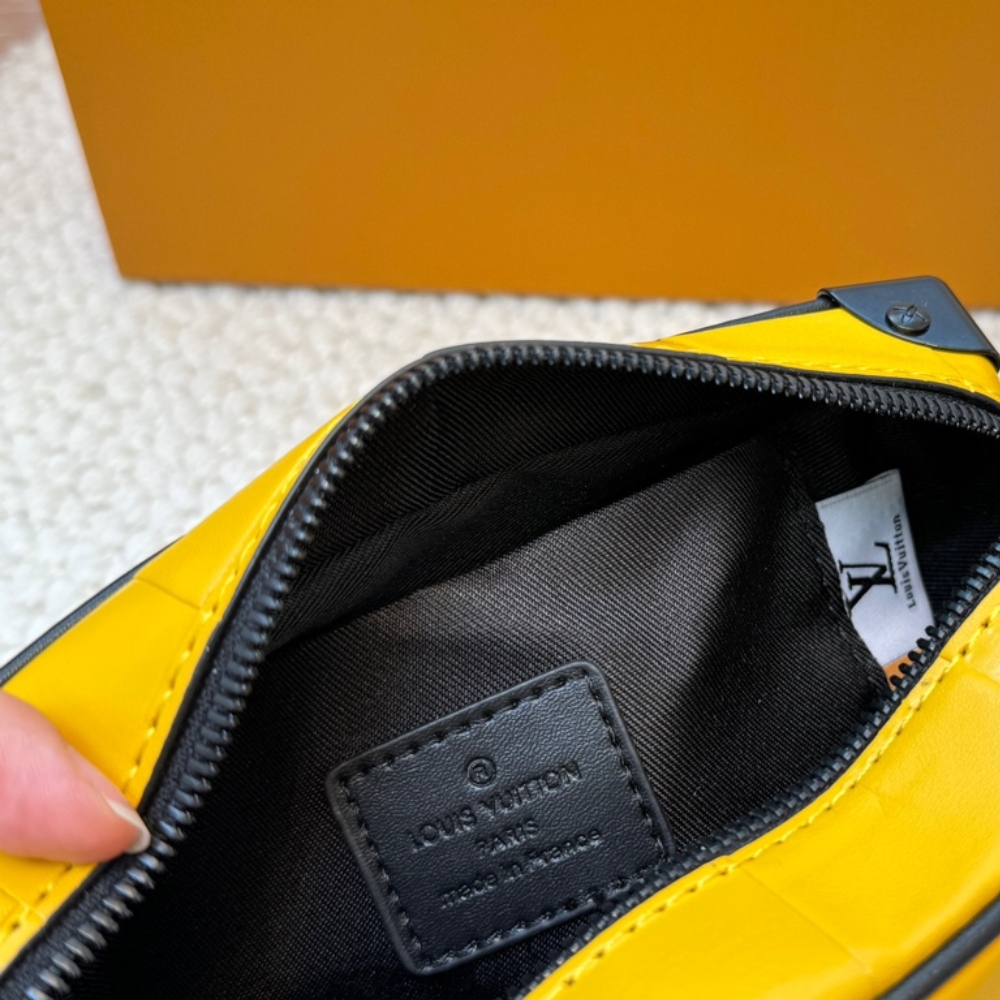 LV MINI SOFT TRUNK YELLOW 18CM M83558