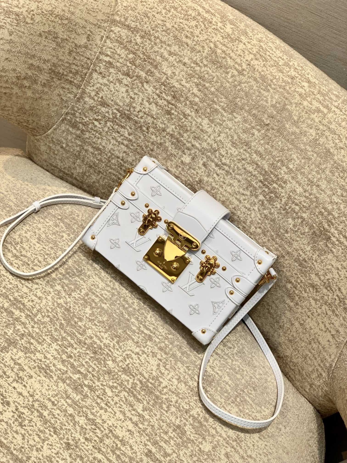 M20847 PETITE MALLE 20CM White Monogram Box bag
