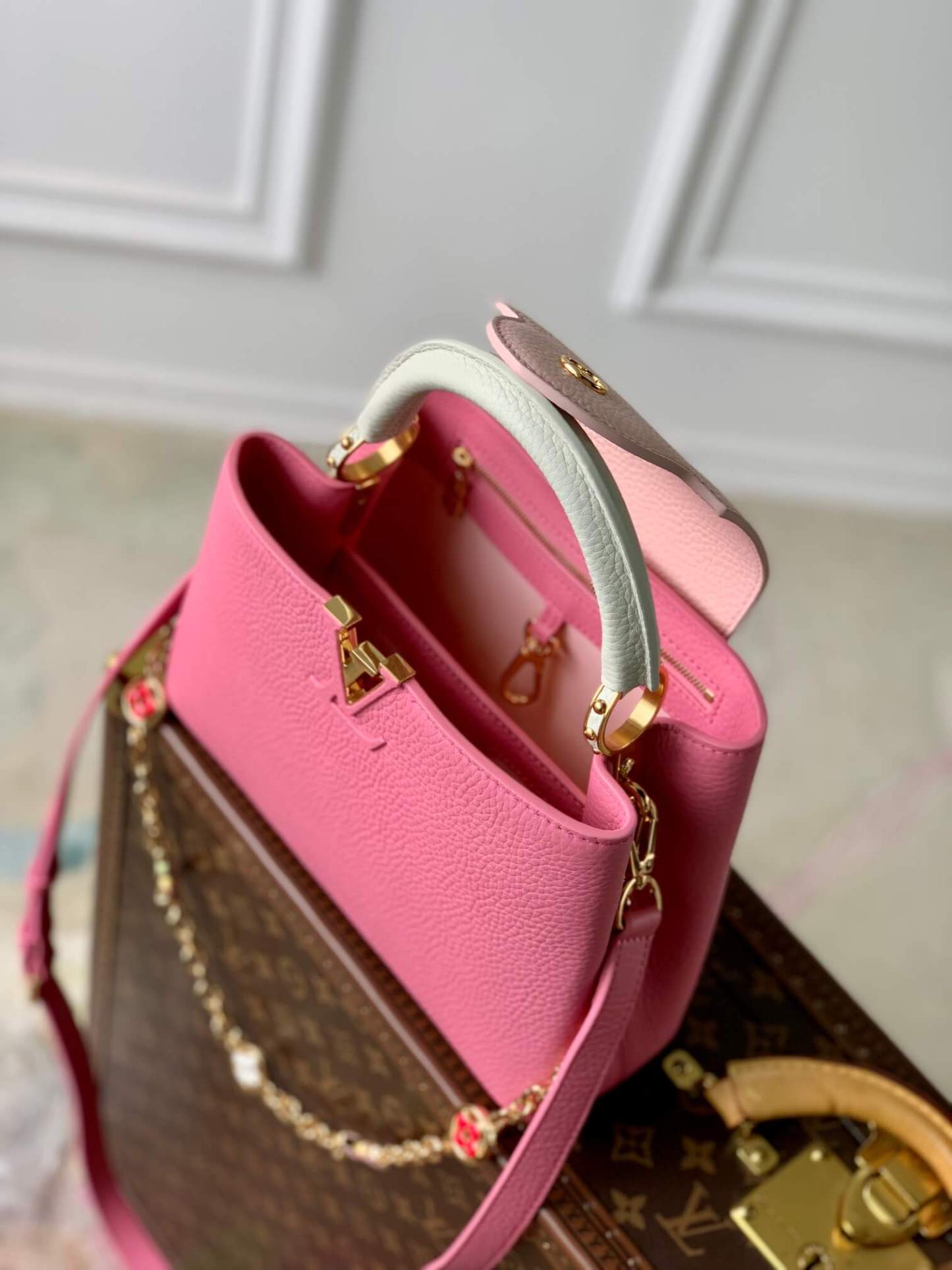 M22375 Capucines PM Taurillon 27cm pink COWHIDE/ REAL LEATHER