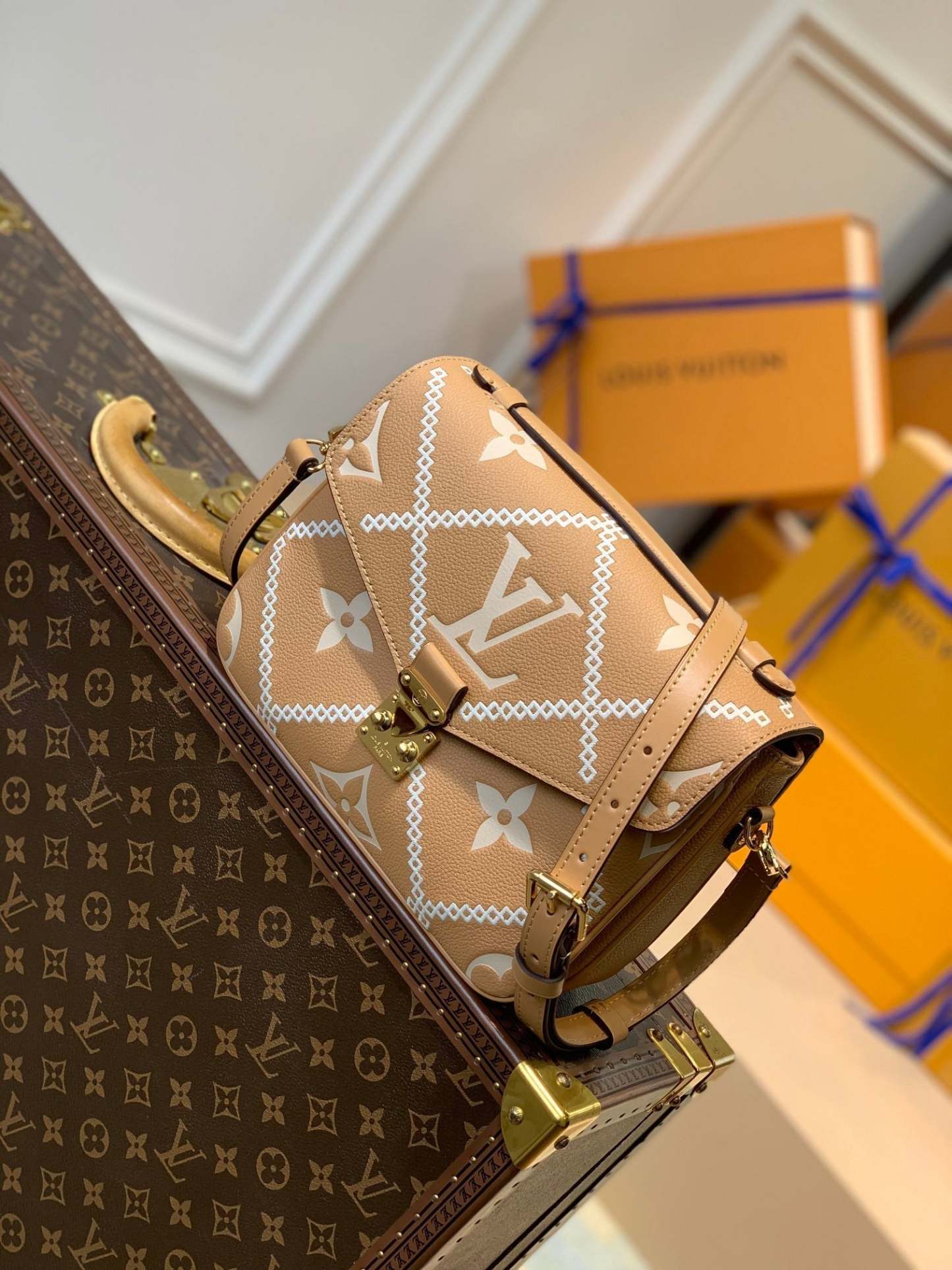 M46018 POCHETTE MÉTIS Arizona yellow shoulder bag Monogram Empreinte