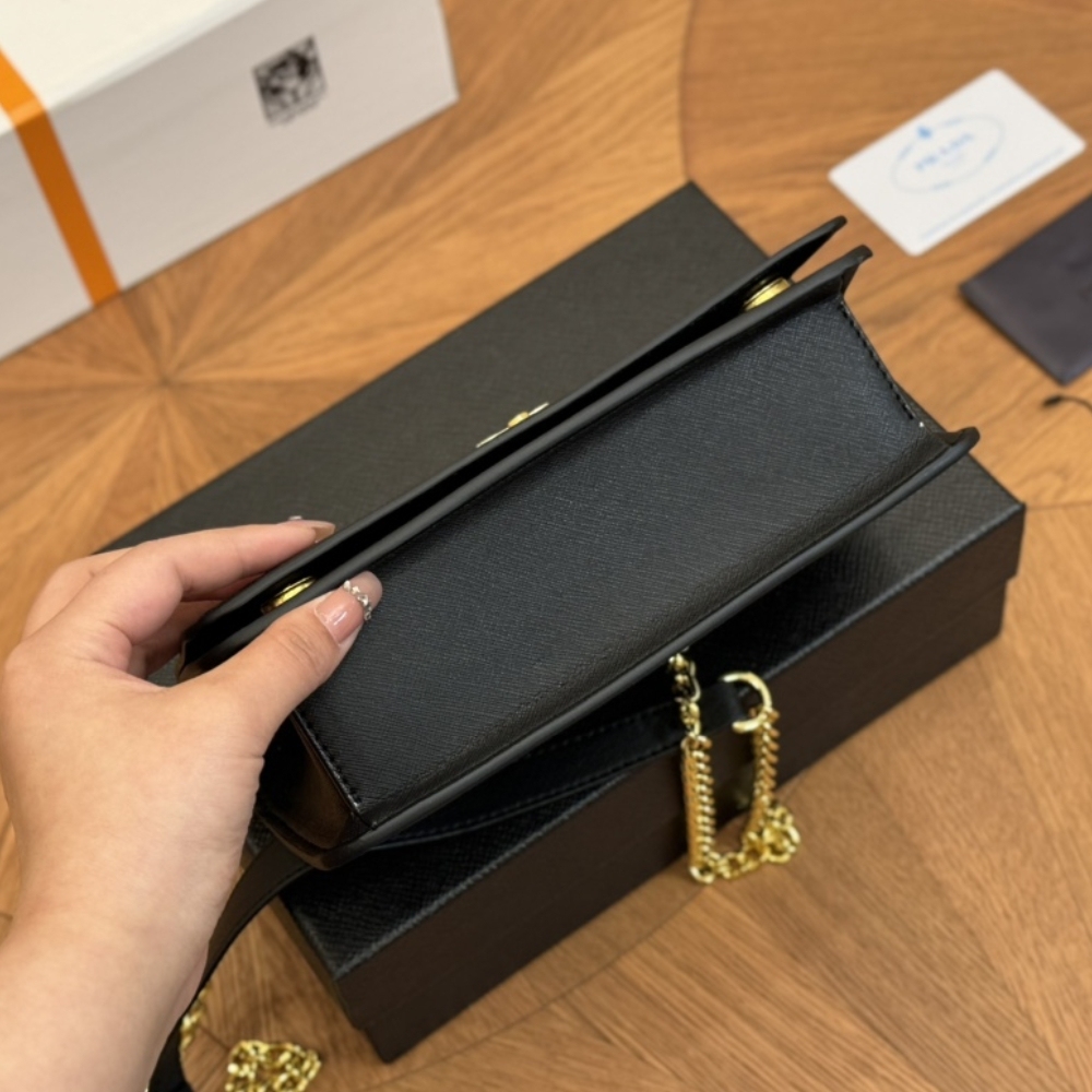 PR SAFFIANO LEATHER MINI BAG BLACK 22CM 1BP018 NZV F0002 V COO