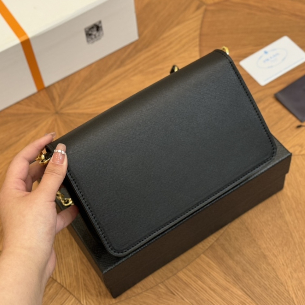 PR SAFFIANO LEATHER MINI BAG BLACK 22CM 1BP018 NZV F0002 V COO